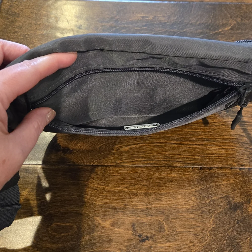 NWT Foldie Crossbody Bag Grey - Picture 8 of 10